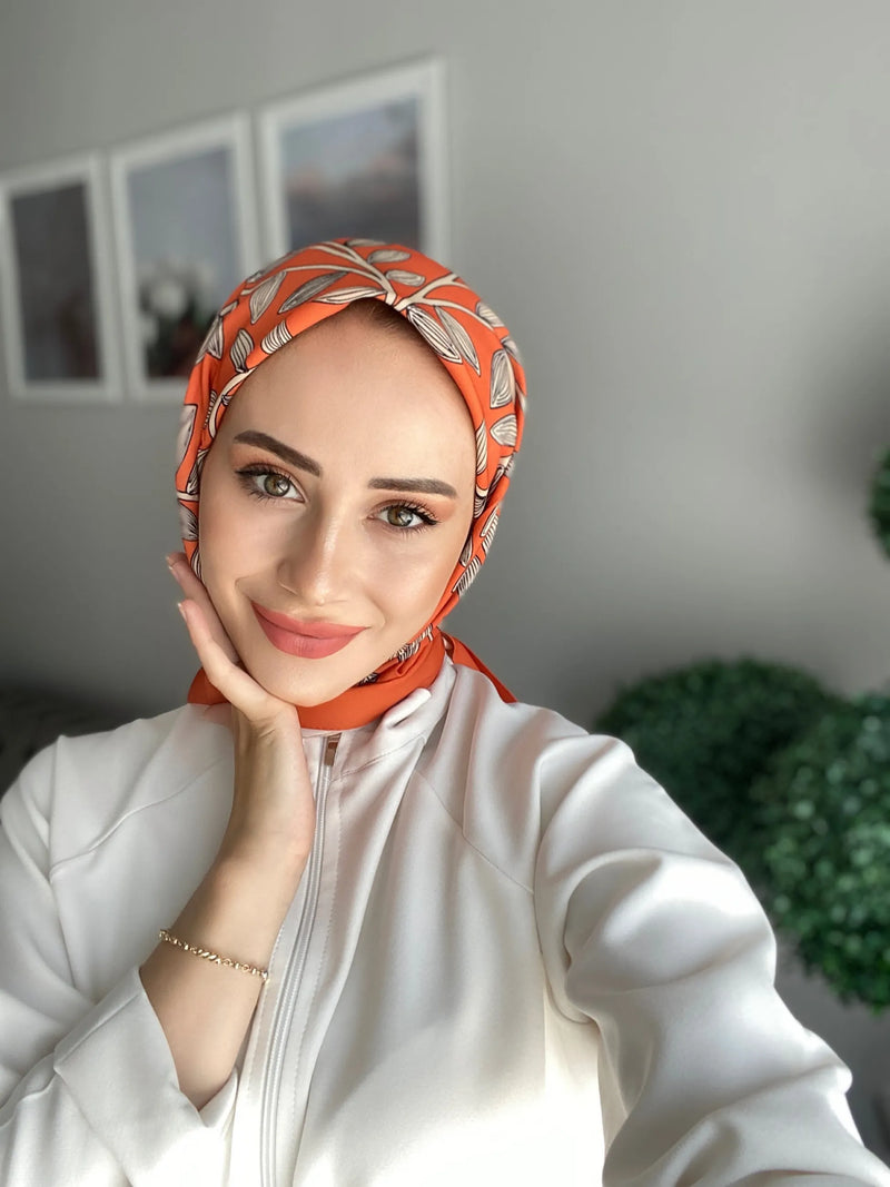 Çiçek Desenli Kare Eşarp - Turuncu