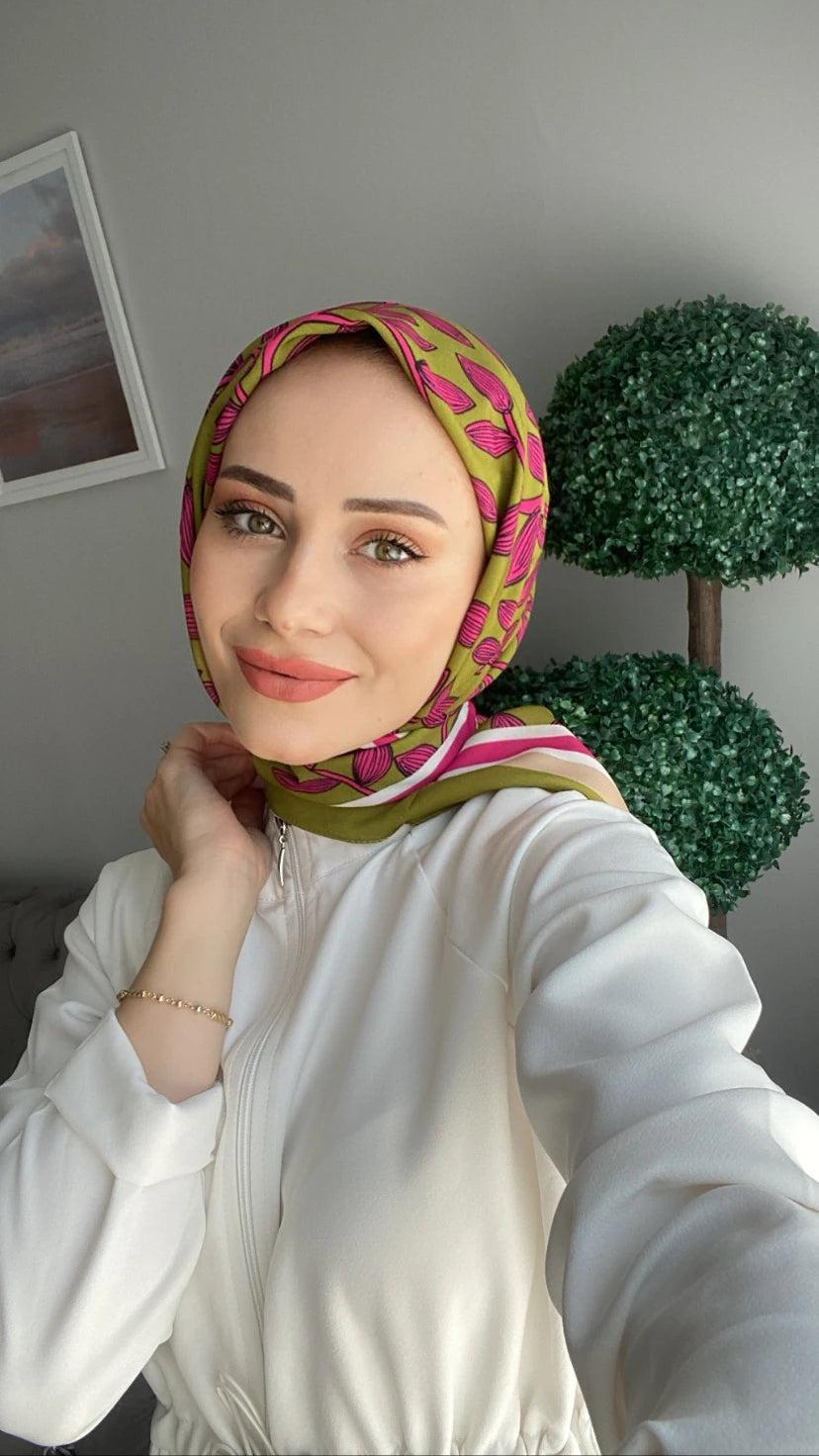 Çiçek Desenli Kare Eşarp - Yeşil