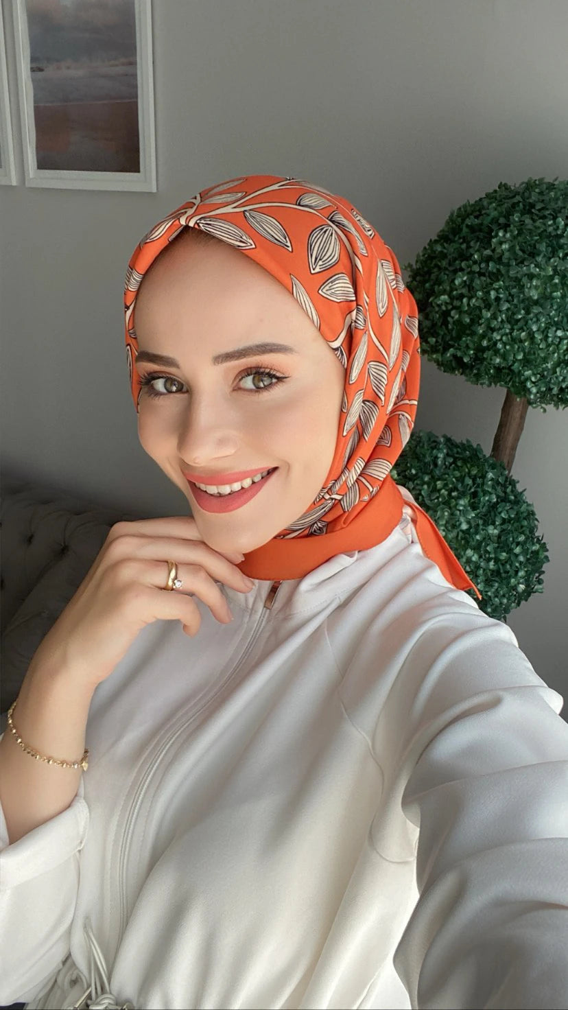 Çiçek Desenli Kare Eşarp - Turuncu