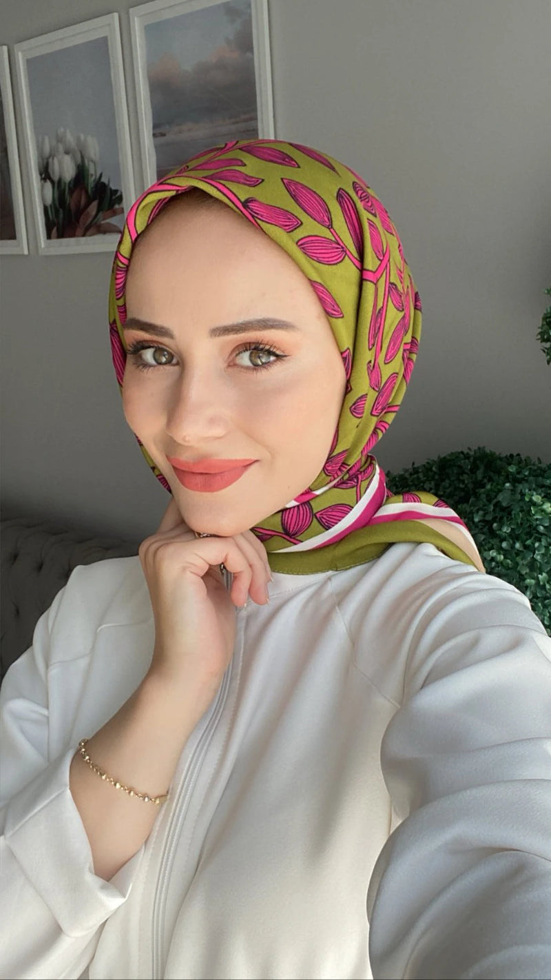 Çiçek Desenli Kare Eşarp - Yeşil