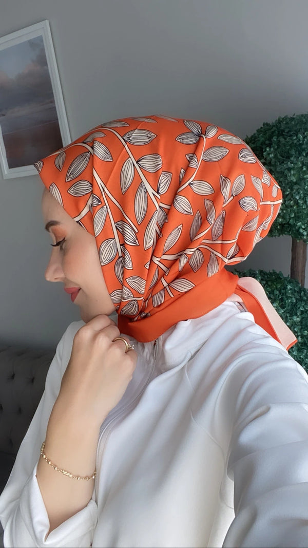 Çiçek Desenli Kare Eşarp - Turuncu