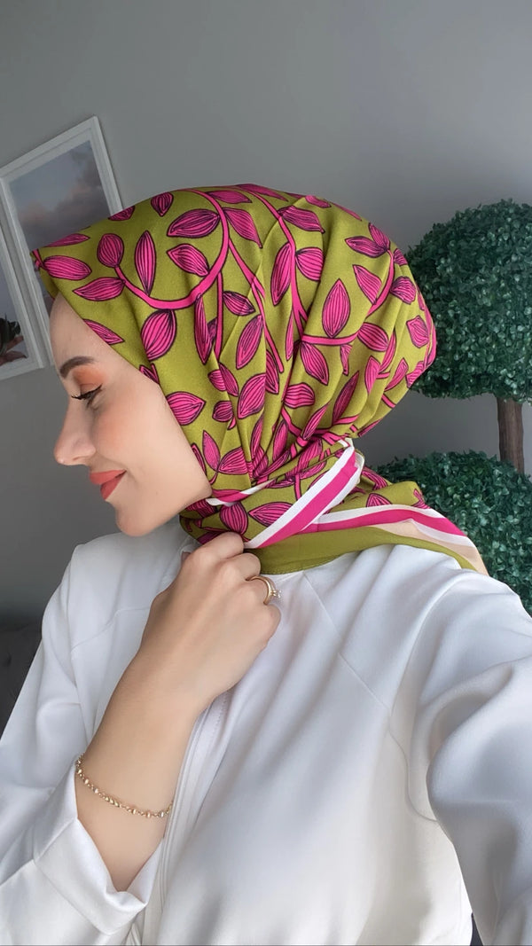 Çiçek Desenli Kare Eşarp - Yeşil