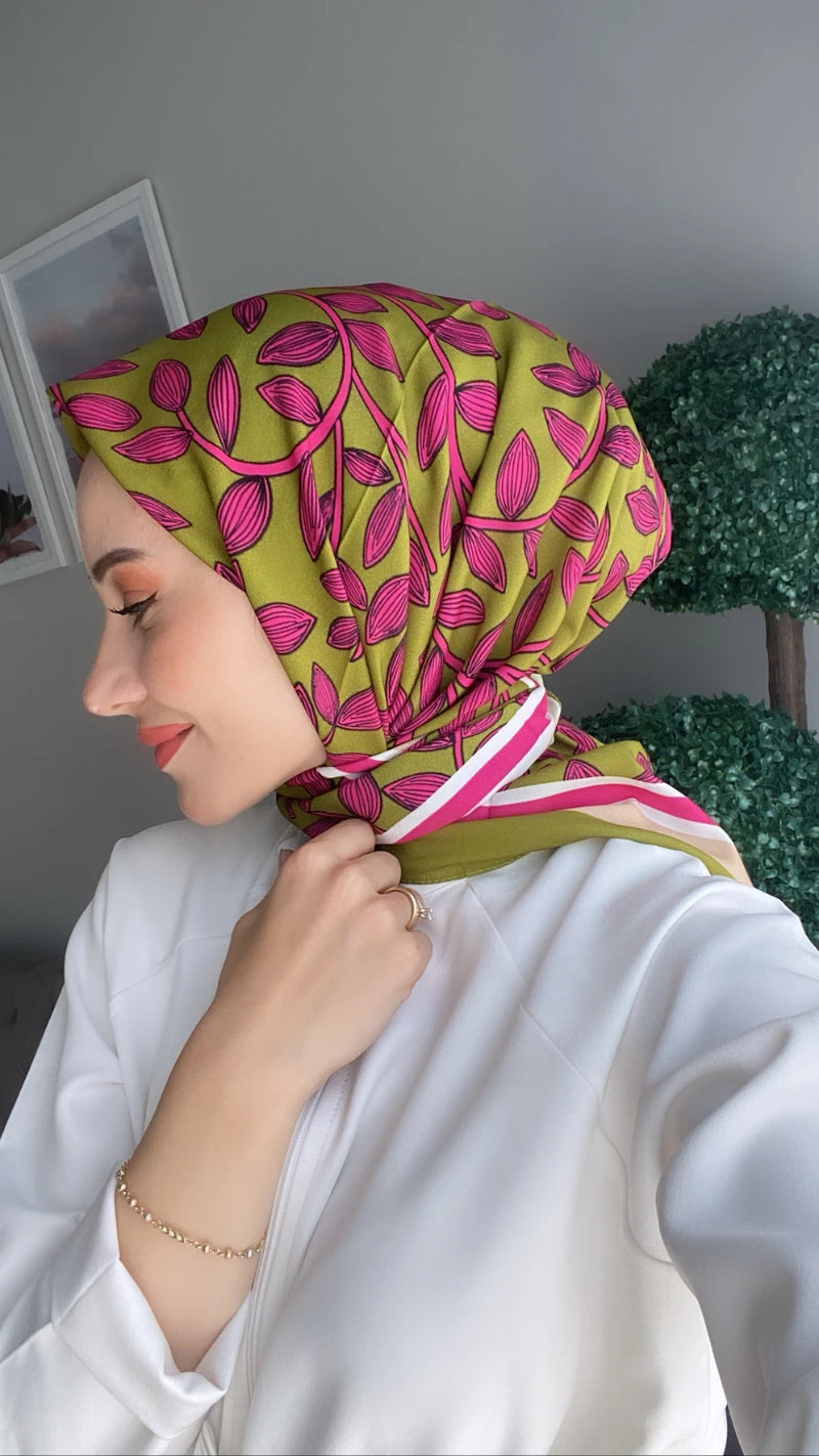 Çiçek Desenli Kare Eşarp - Yeşil
