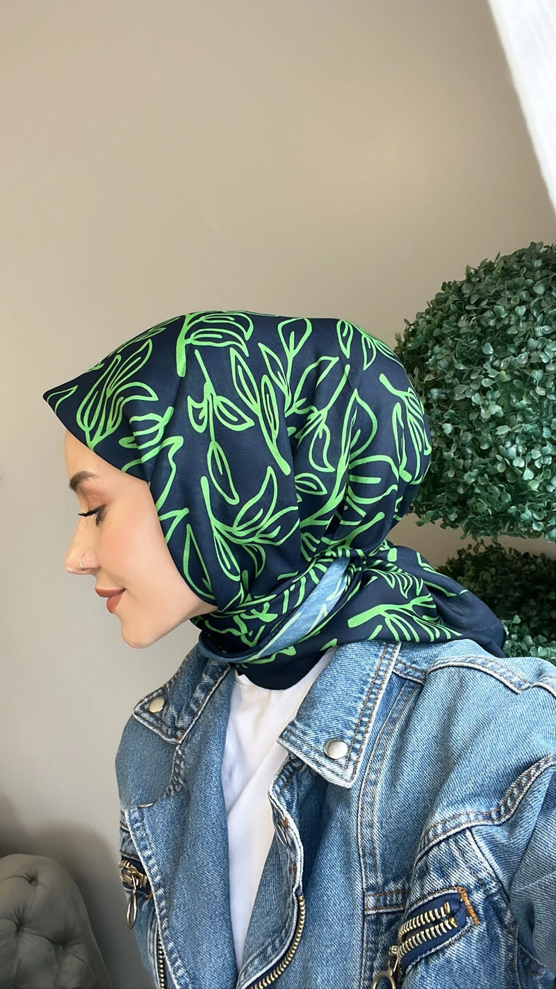 Yaprak Desenli Kare Eşarp - Lacivert