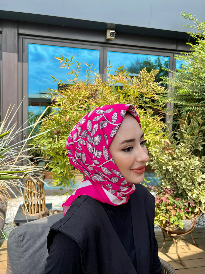 Çiçek Desenli Kare Eşarp - Pembe
